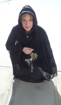 Elizabeth cloak cropped (2)